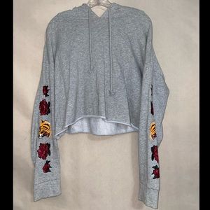 L.A. Hearts Pacsun cropped grey hoodie with appliqués on the sleeves